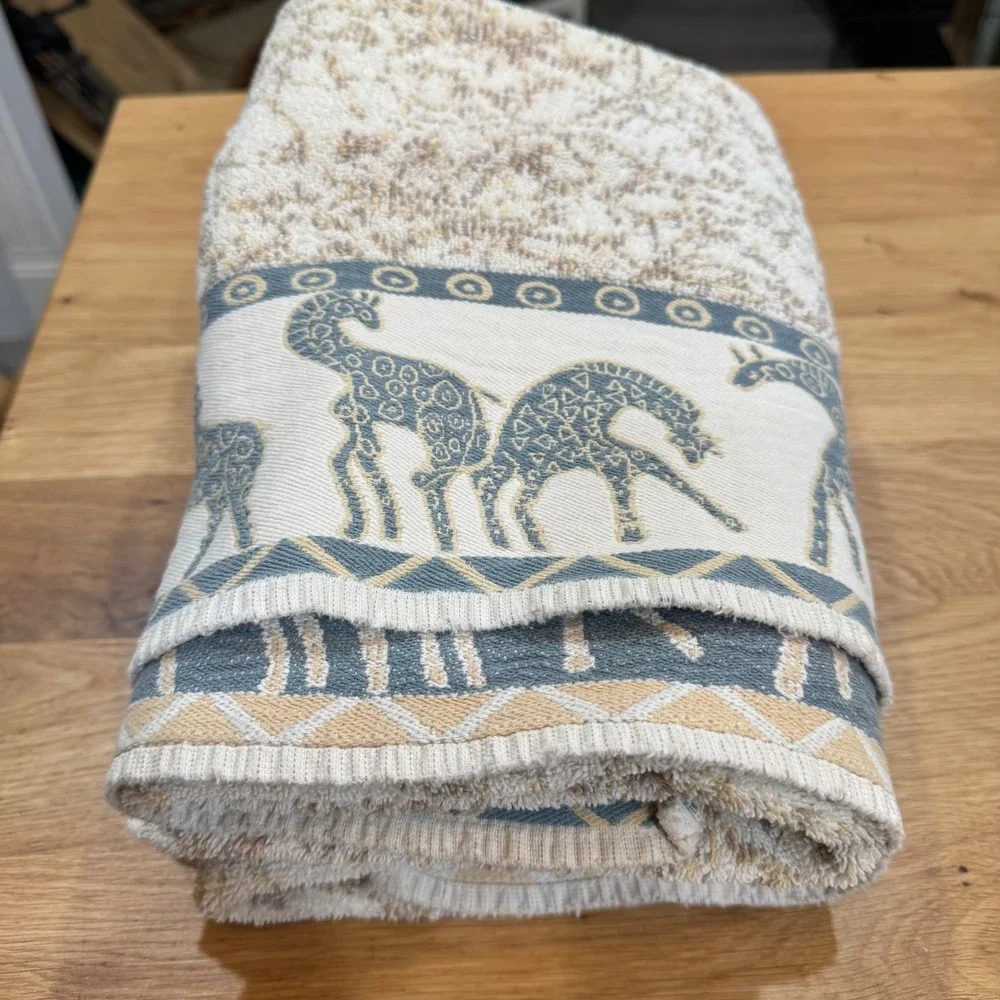 Vintage‎ Giraffe Safari Bath Towels Set of 2 Blue Beige Cotton Jacquard Border